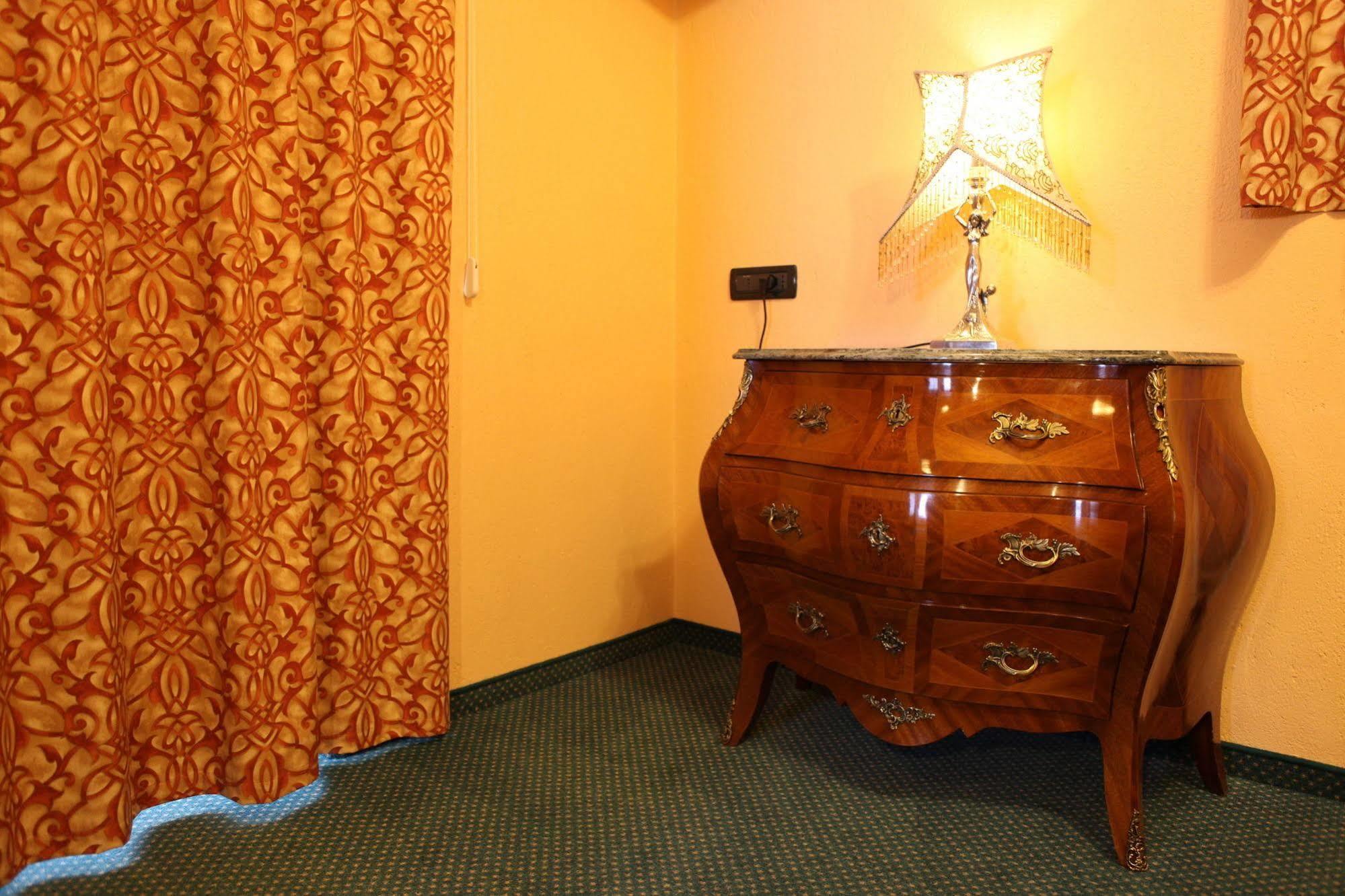 Hotel Stella Del Nord Курмайор Екстериор снимка